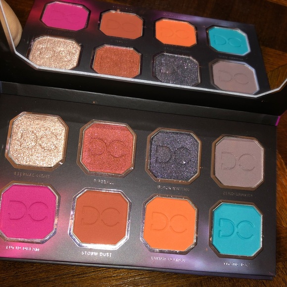 eyeshadow palette - Picture 2 of 3